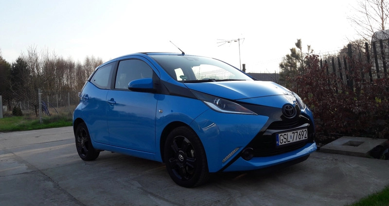 Toyota Aygo cena 49900 przebieg: 49900, rok produkcji 2017 z Ustka małe 529